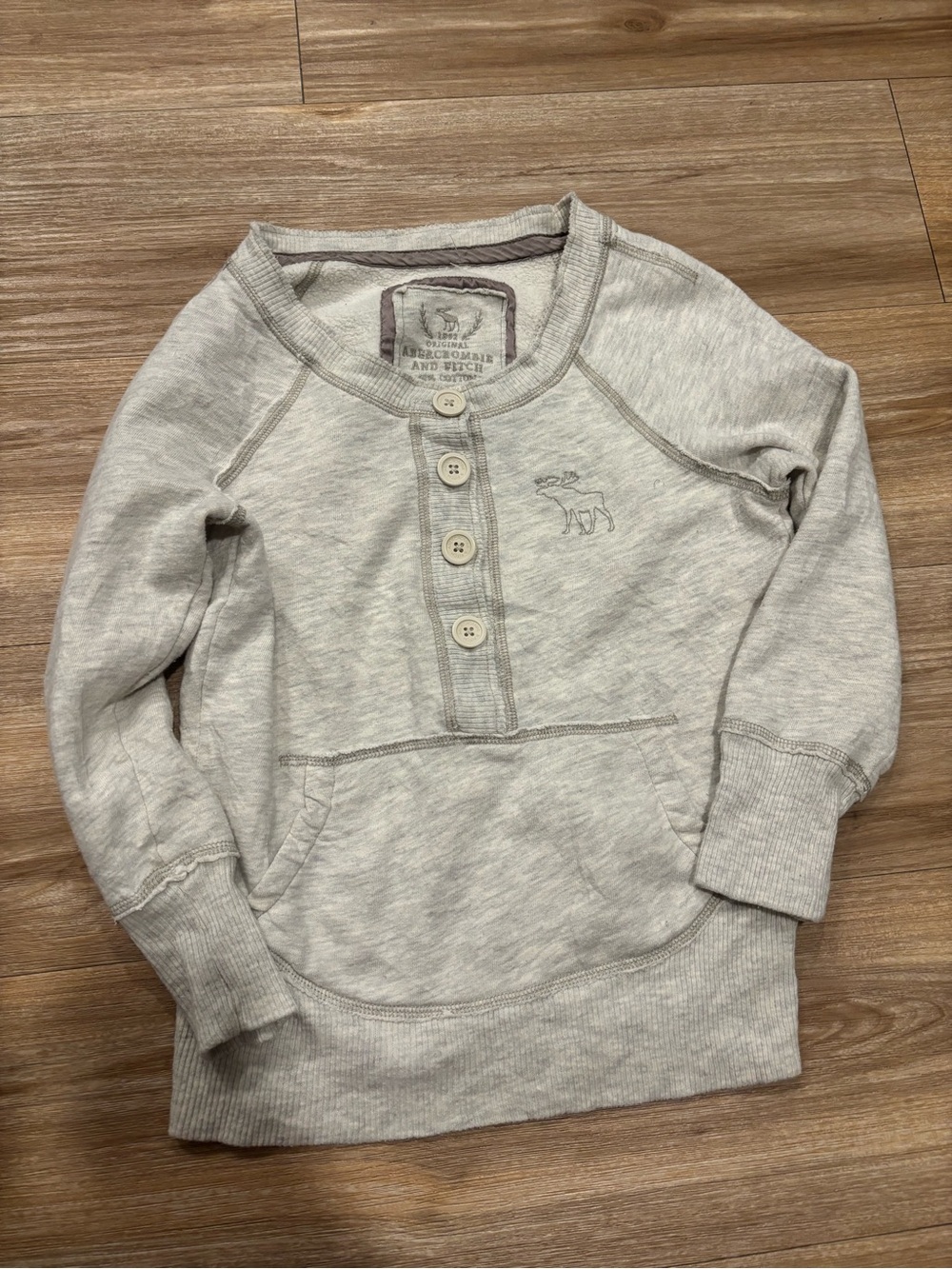 Abercrombie women’s Heather Gray Henley Pullover